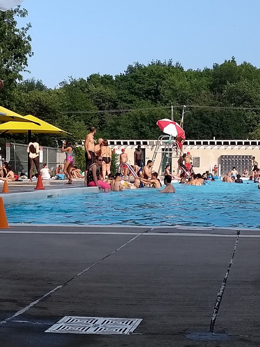 Piscine Marcellin-Wilson | 1655 Rue Dudemaine, Montréal, QC H3M 1R2, Canada | Phone: (514) 872-1138