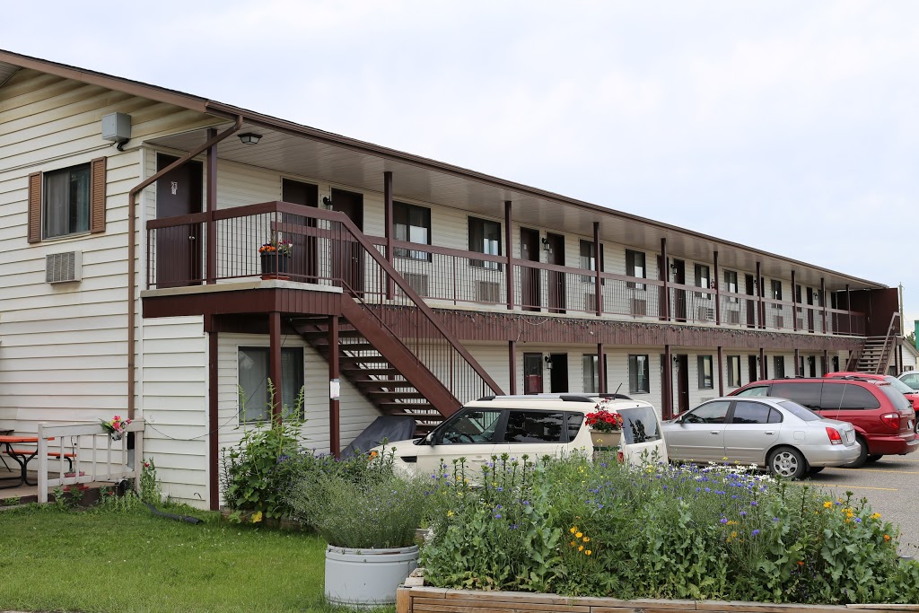 Golden West Motor Inn | 912 OSLER, Carstairs, AB T0M 0N0, Canada | Phone: (403) 337-3333