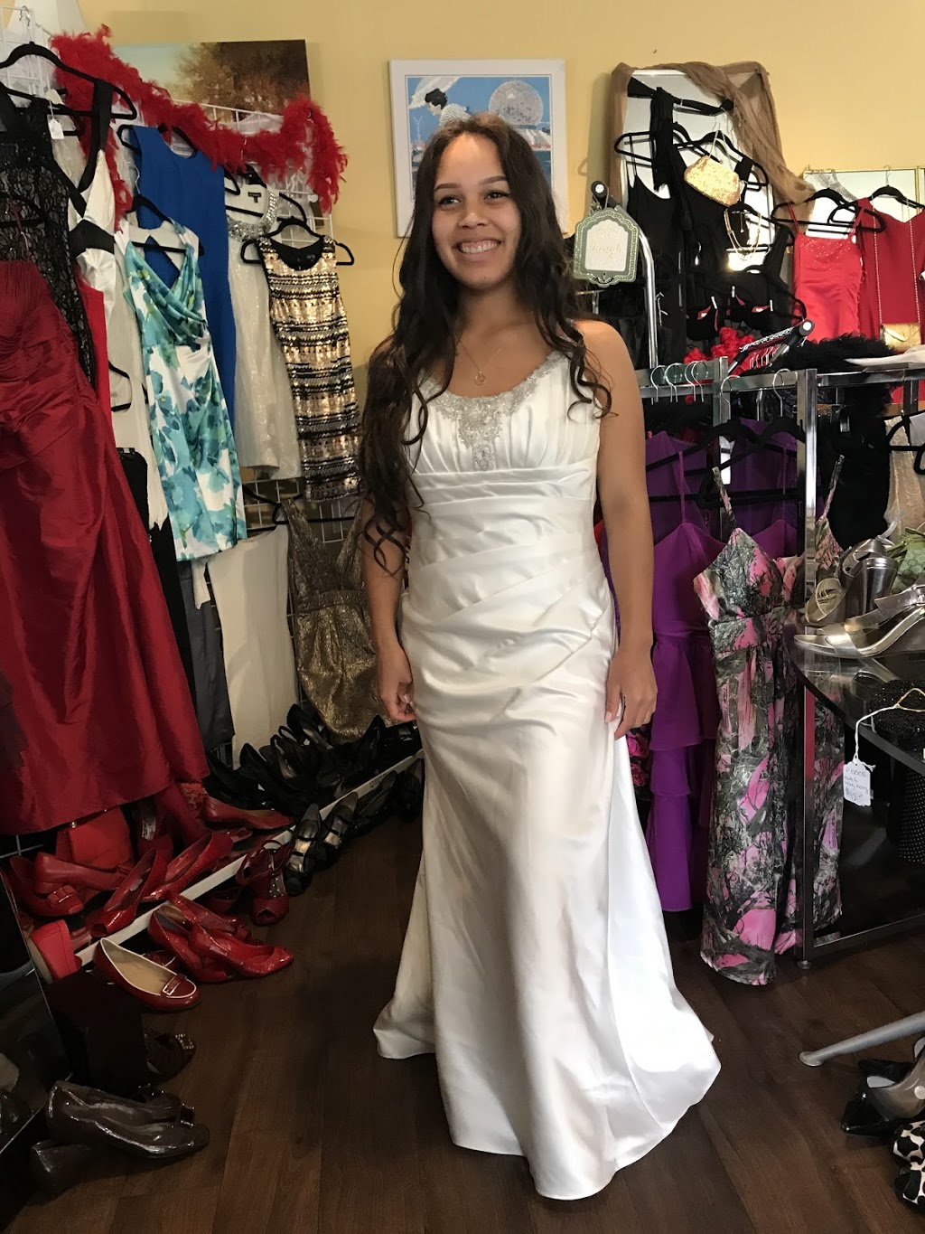 My Little Dress Shop | 7146 Vipond Rd, Nanaimo, BC V9T 6H1, Canada | Phone: (250) 713-3434