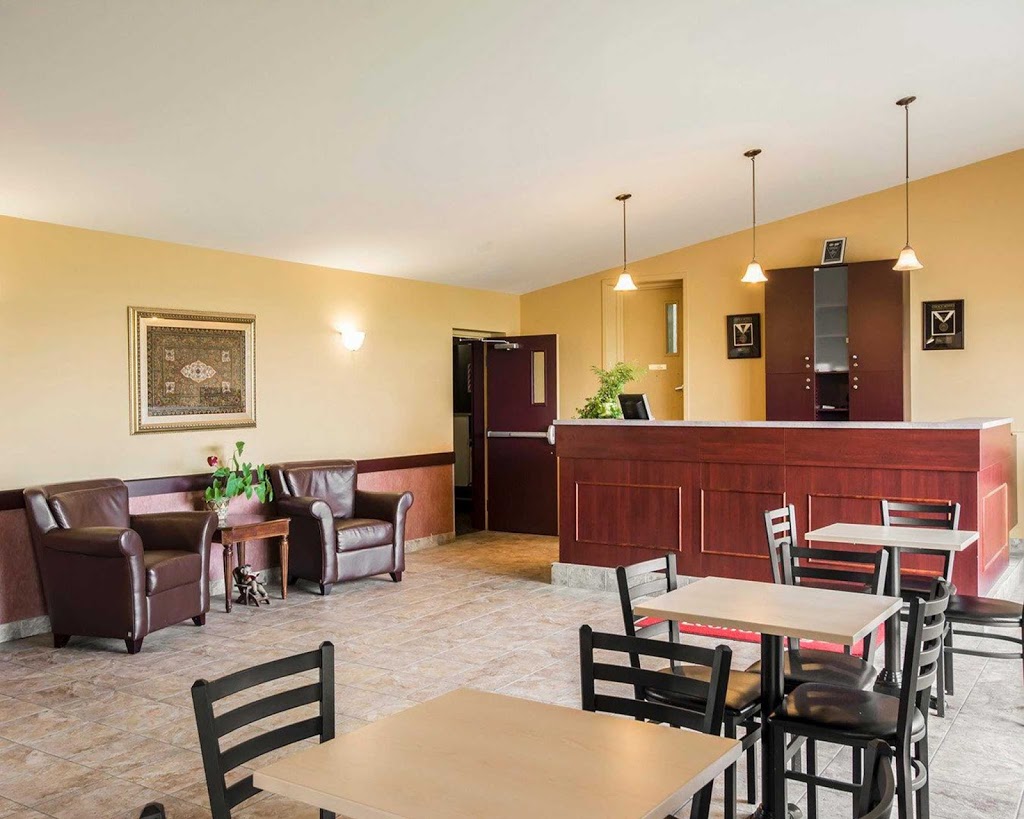 Econo Lodge | 208 Route du Président-Kennedy, Lévis, QC G6V 9J6, Canada | Phone: (418) 837-8841