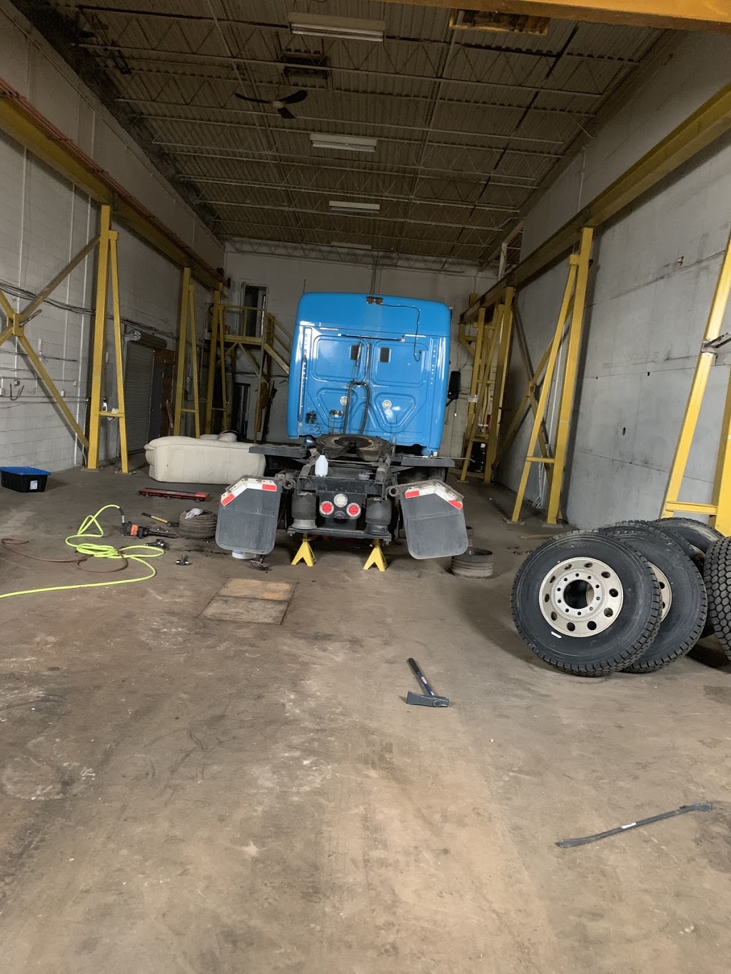 Super 7 Truck & Trailer service LTD | 6327 76 Ave NW, Edmonton, AB T6B 0A7, Canada | Phone: (204) 890-3053