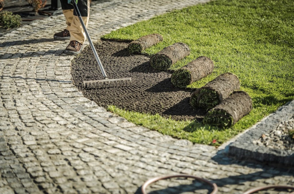 New York Fencing & Landscaping Ltd | 22620 McLean Ave, Richmond, BC V6V 2P7, Canada | Phone: (778) 890-2383