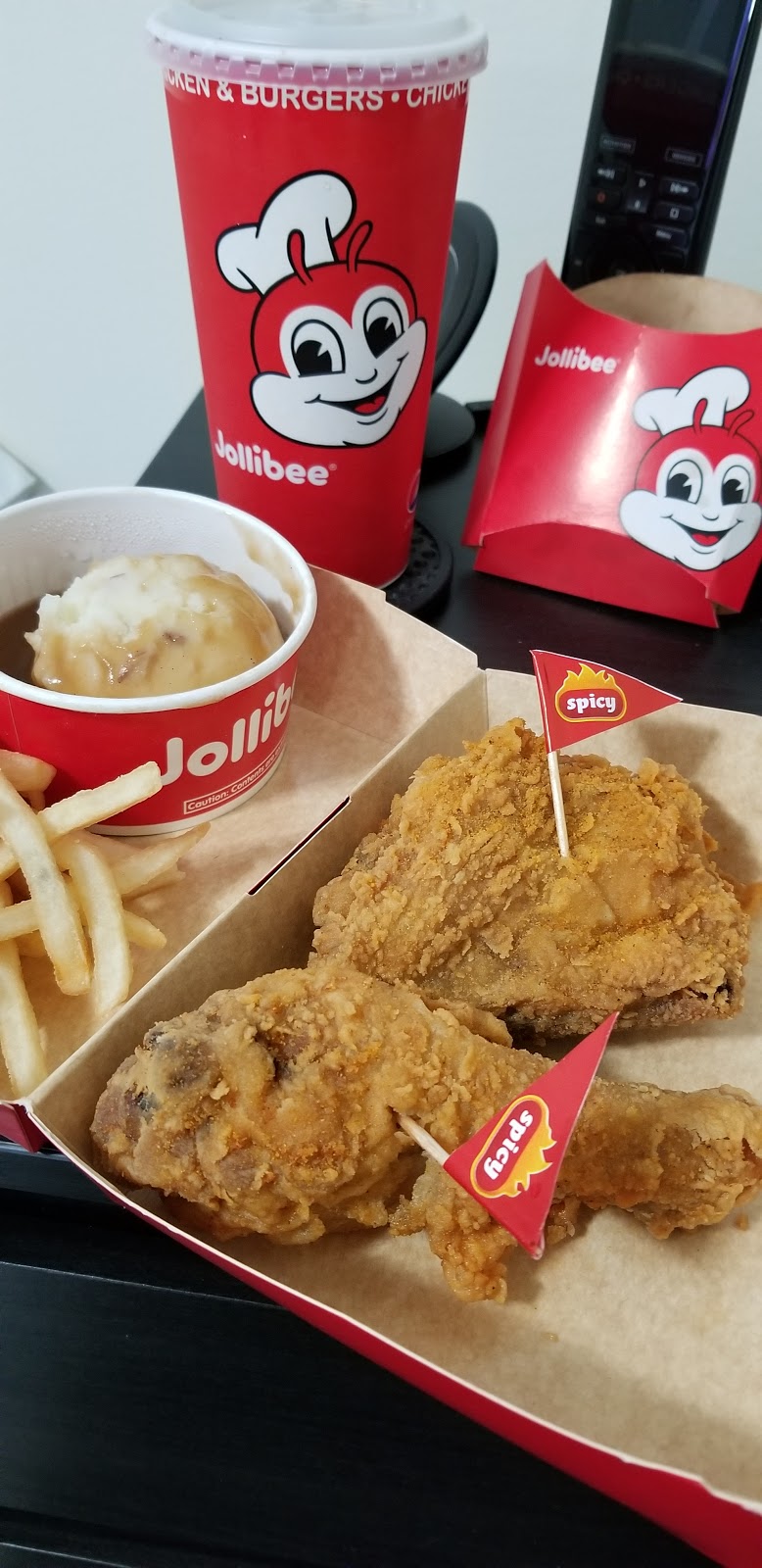 Jollibee | 25 Peel Centre Dr Unit 512, Brampton, ON L6T 3R5, Canada | Phone: (289) 401-4681