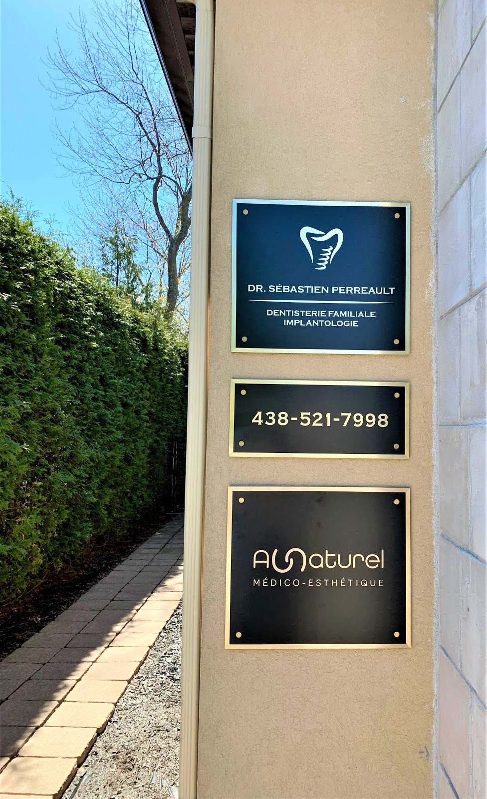 Dr Perreault Chirurgien - Dentiste et Esthétique | 297 Boul de Fontainebleau, Blainville, QC J7B 1Z4, Canada | Phone: (438) 521-7998