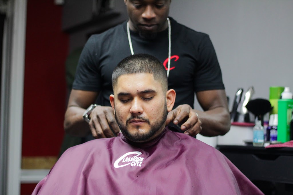 Classique Cutz Barbershop & Salon | 2149 2149 Kingsway Drive, Kitchener, ON N2C 1A1, Canada | Phone: (519) 342-0274