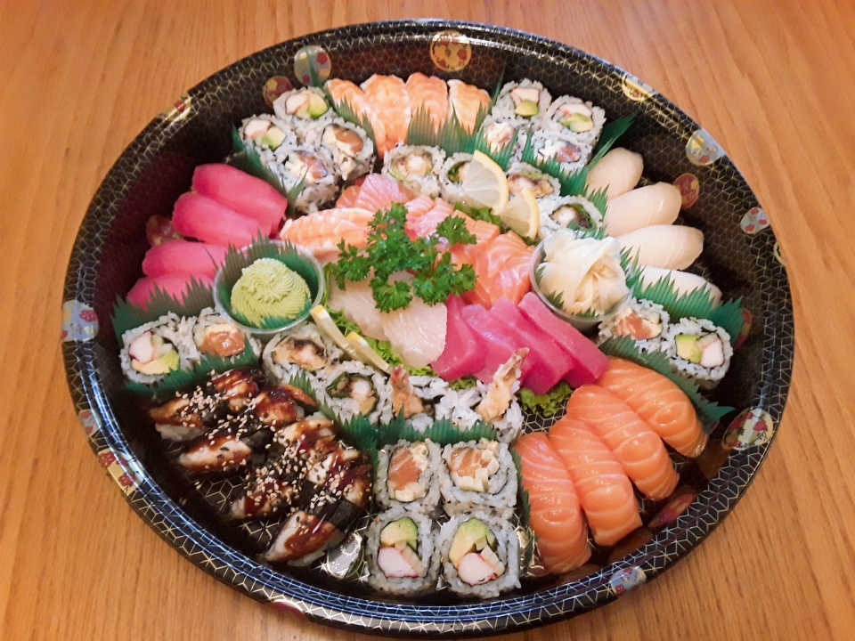 Take Sushi | 761 Davis Dr, Newmarket, ON L3Y 2R2, Canada | Phone: (905) 895-2880