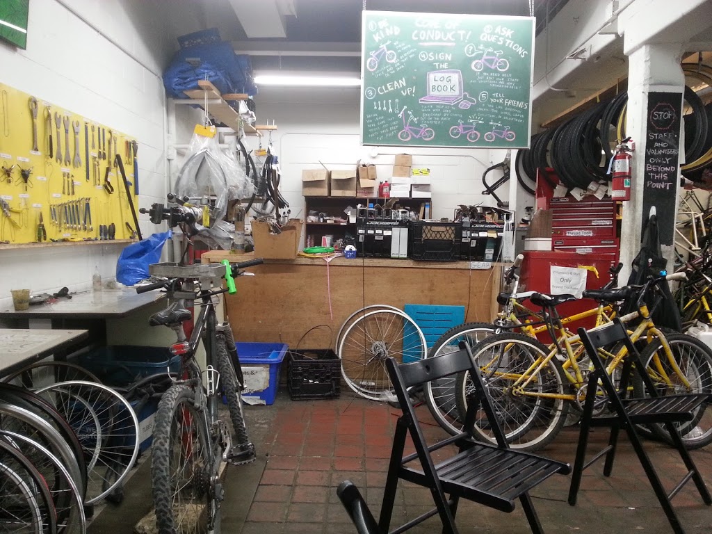 Bikechain | 563 Spadina Crescent, Toronto, ON M5S 2J7, Canada | Phone: (416) 978-6849