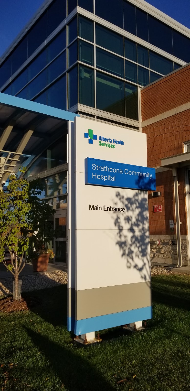 Strathcona Community Hospital | 9000 Emerald Dr, Sherwood Park, AB T8H 0J3, Canada | Phone: (780) 449-5380