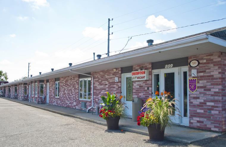 Motel Invitation | 889 Boulevard Vachon N, Sainte-Marie, QC G6E 1M3, Canada | Phone: (418) 387-7800