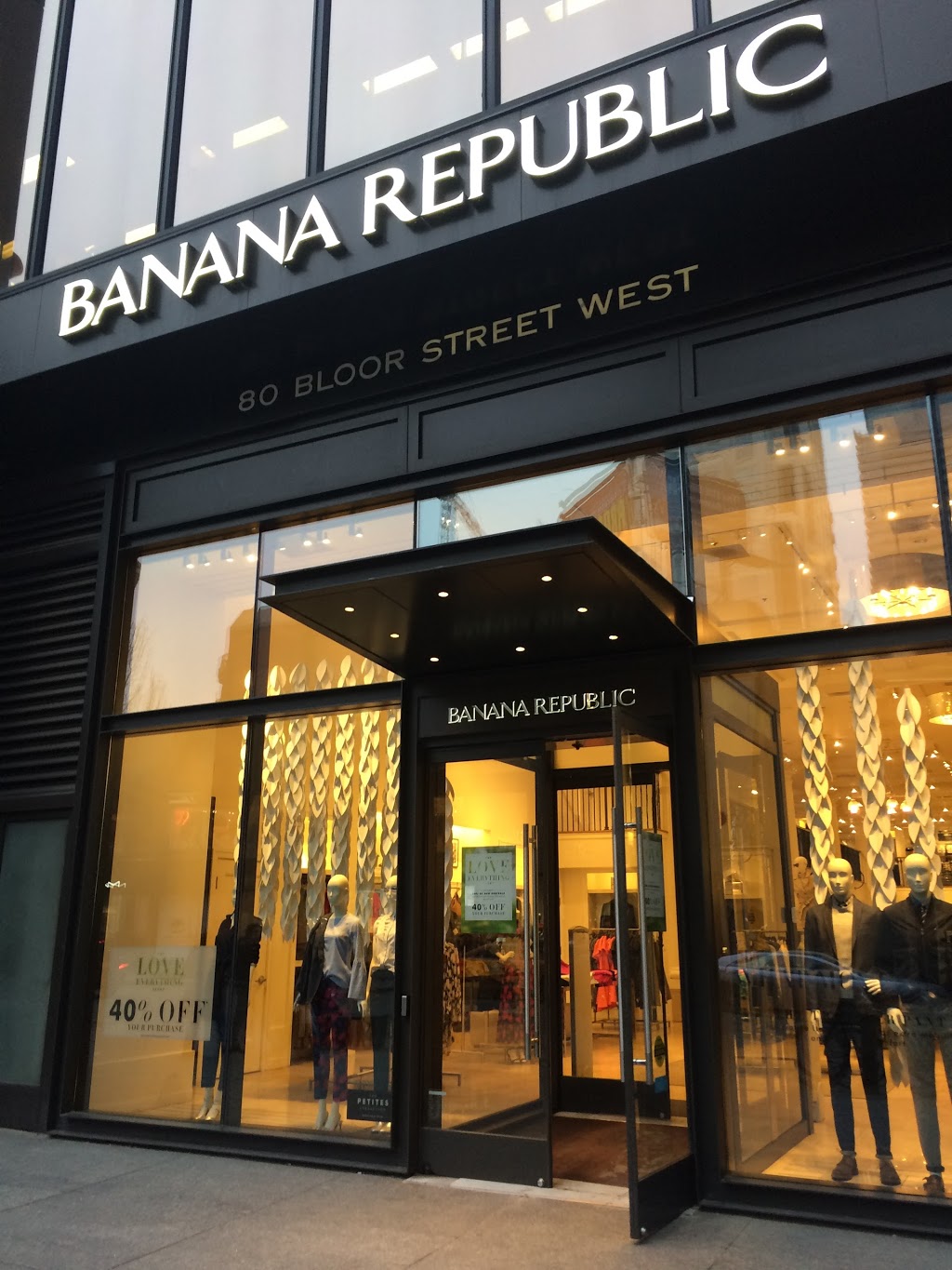 Banana Republic | 80 Bloor St W, Toronto, ON M5S 2V1, Canada | Phone: (416) 515-0018