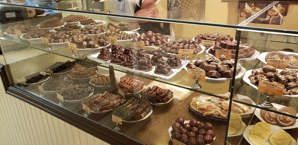 La Chocolaterie Du Village | 2215 Route du Fleuve, Les Éboulements, QC G0A 2M0, Canada | Phone: (418) 635-1651