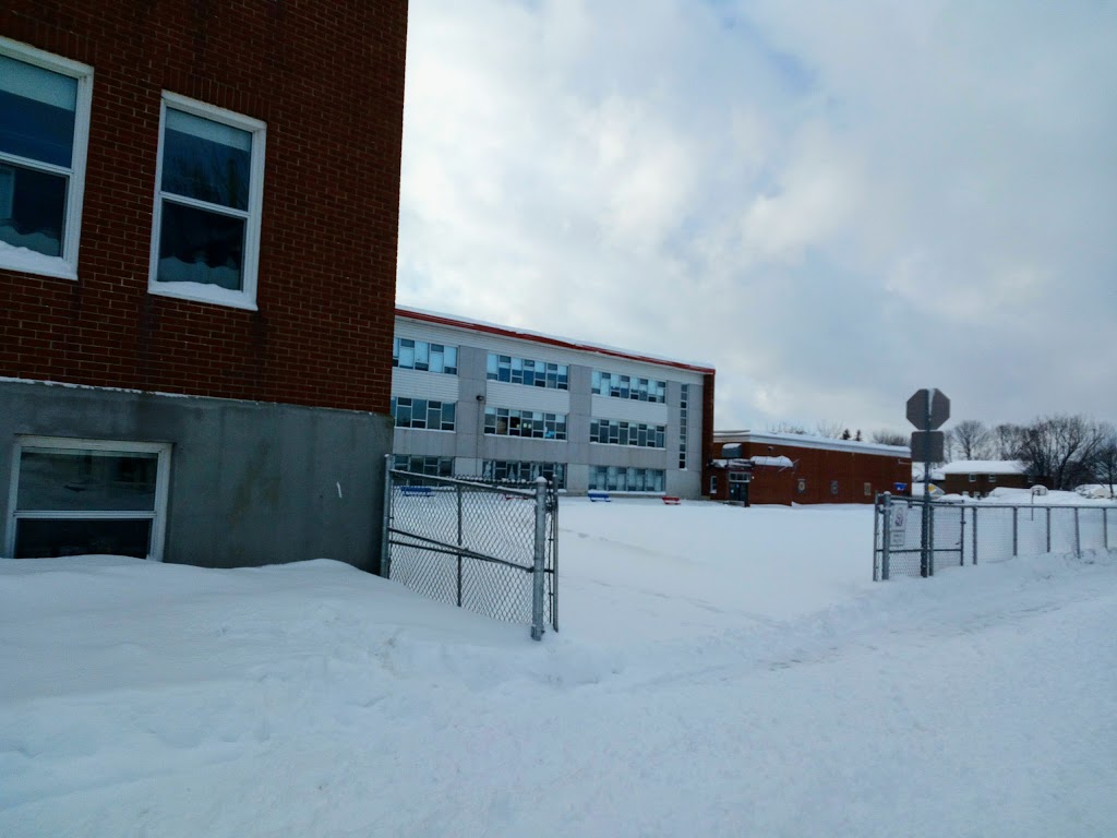 École Saint-Louis-de-France | 3165 Avenue Joseph-Hudon, Charny, QC G6X 2T1, Canada | Phone: (418) 834-2471