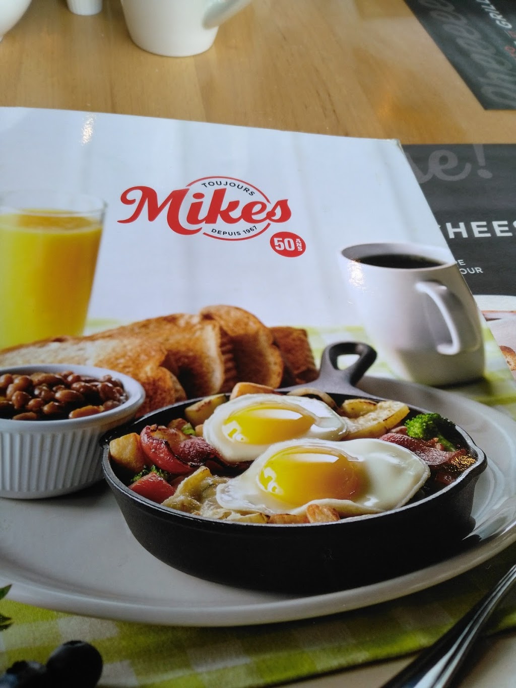 Mikes | 1311 Rue Roberval, Saint-Bruno-de-Montarville, QC J3V 5J1, Canada | Phone: (450) 653-1516