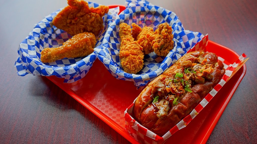 ItDog & chicken | 8621 109 St NW, Edmonton, AB T6G 1E7, Canada | Phone: (780) 438-4083