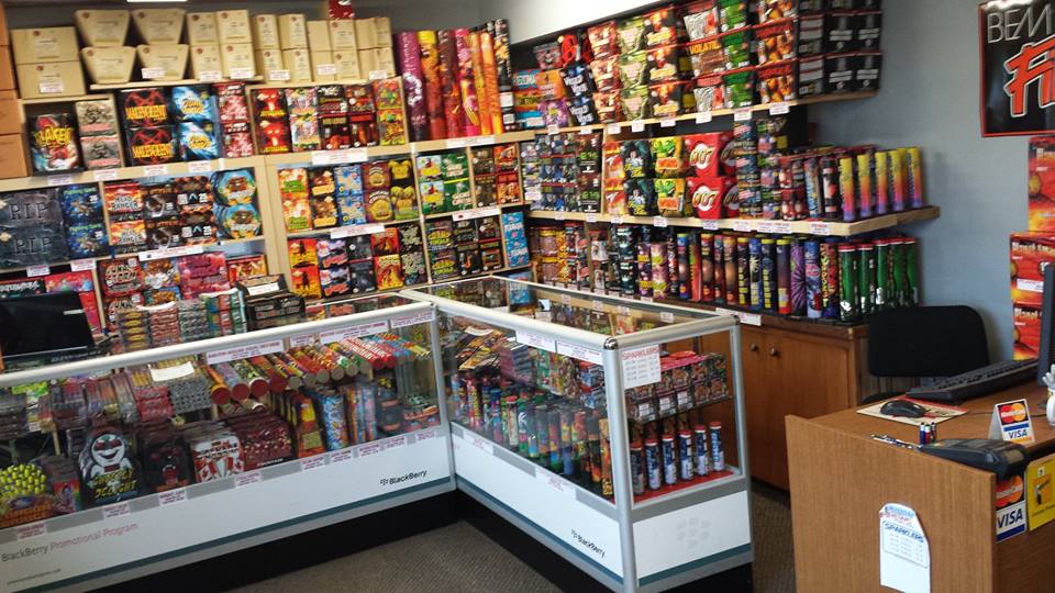 Maxpower Fireworks | 5 Edmondson St, Brantford, ON N3R 7J2, Canada | Phone: (519) 770-8092