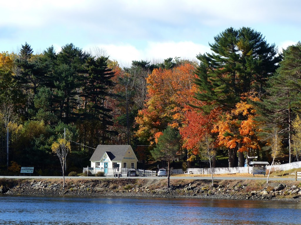 Mahone Bay Visitors Information Centre | 165 Edgewater St, Mahone Bay, NS B0J 2E0, Canada | Phone: (902) 624-6151