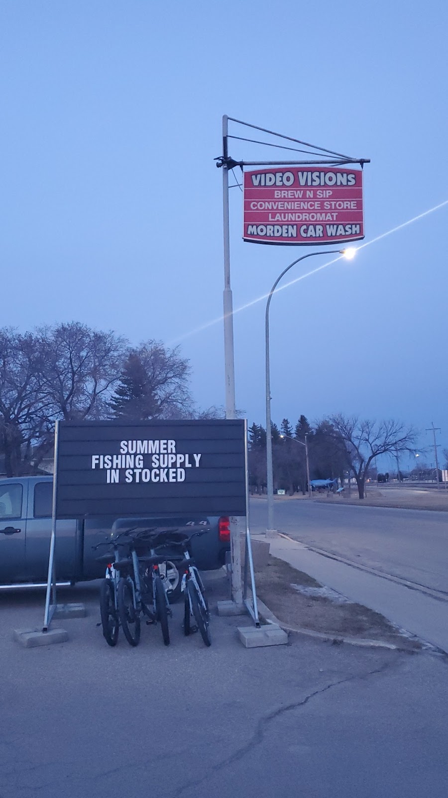 Morden Car Wash west side grocery and laundromat,video vision | 801 Stephen St, Morden, MB R6M 1G2, Canada | Phone: (204) 822-4245