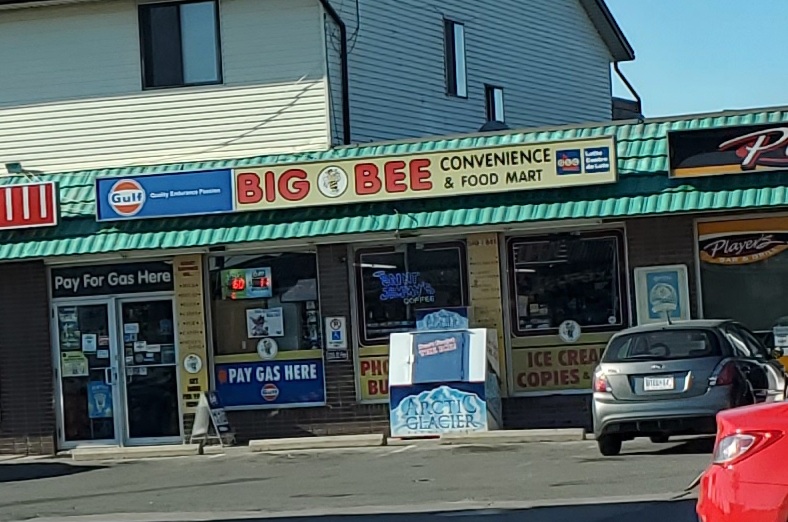 Big Bee Convenience & Foodmart and Gulf gas station | 8209 Lundys Ln, Niagara Falls, ON L2H 1H3, Canada | Phone: (289) 296-0324