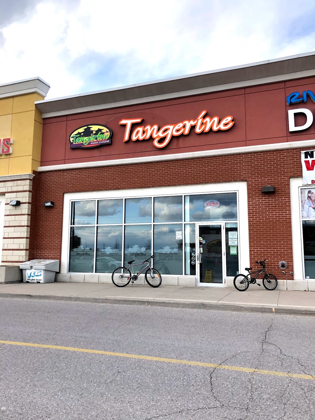 Tangerine Asian Cuisine | 30 Taunton Rd E A108, Whitby, ON L1R 0A1, Canada | Phone: (905) 655-6728