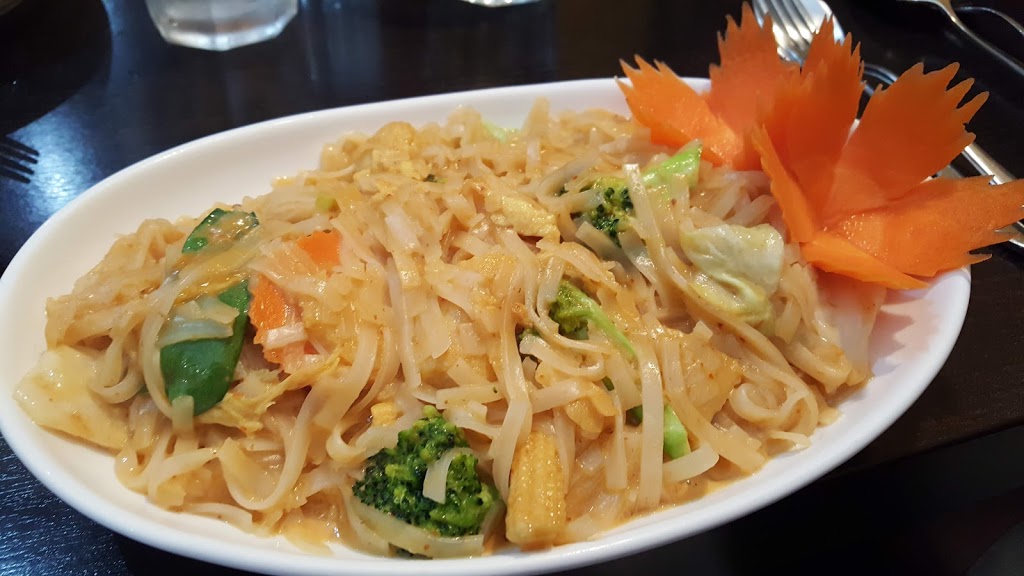 Bangkok Cuisine | 1500 Weber St E, Kitchener, ON N2A 2Y5, Canada | Phone: (519) 748-7676