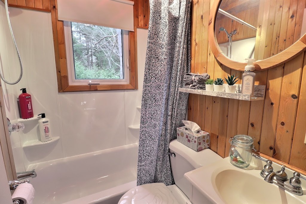 Chalet de la rivière verte | 373 Chem. des Chalets, Saint-Antonin, QC G0L 2J0, Canada | Phone: (581) 928-5758