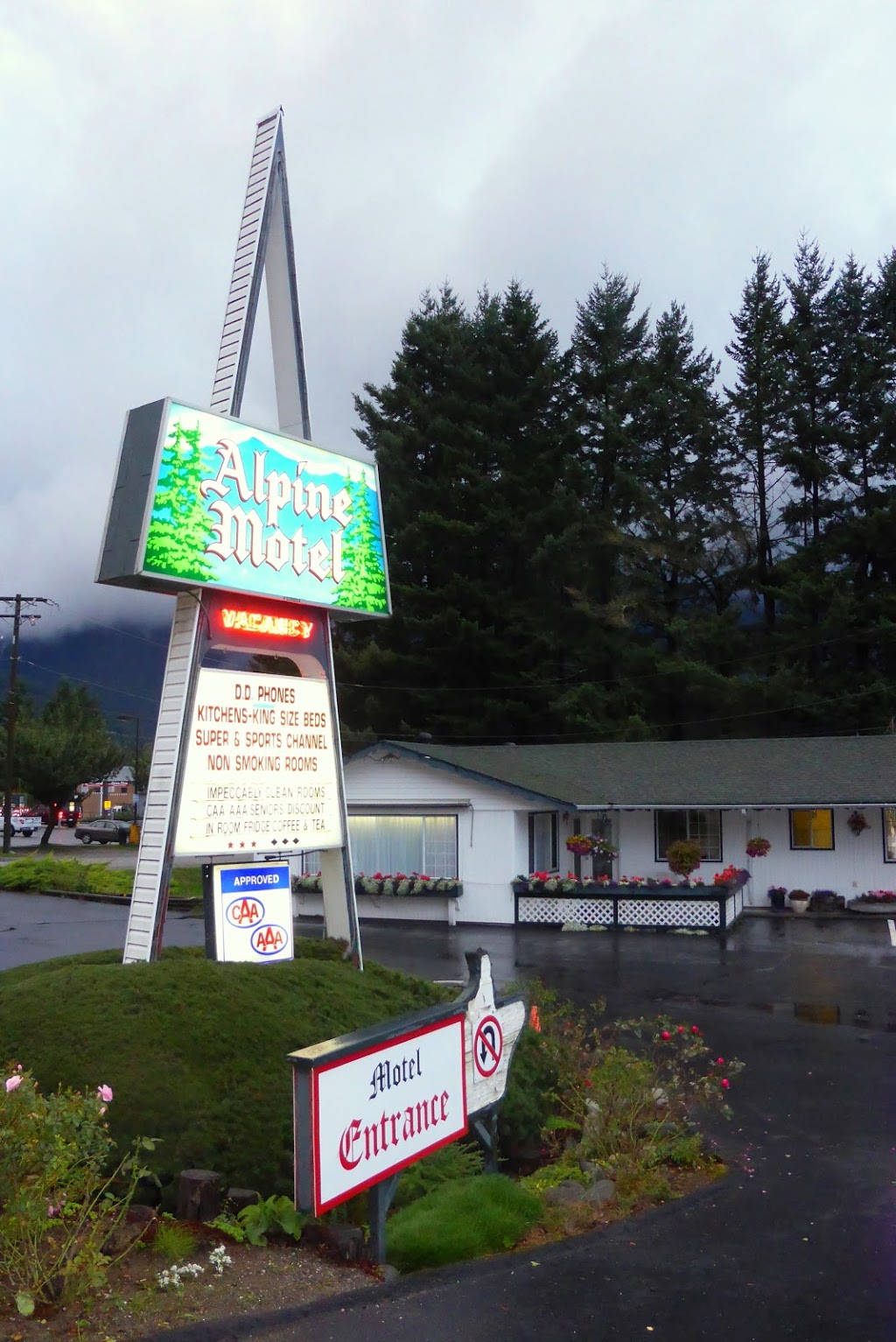 Alpine Motel | 505 Old Hope Princeton Way, Hope, BC V0X 1L0, Canada | Phone: (604) 869-9931