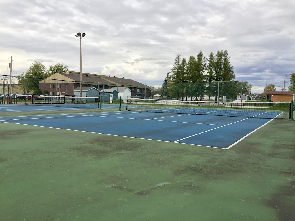 Terrain de tennis | 530 Av. Tremblay, Saint-Bruno, QC G0W 2L0, Canada | Phone: (418) 343-2303