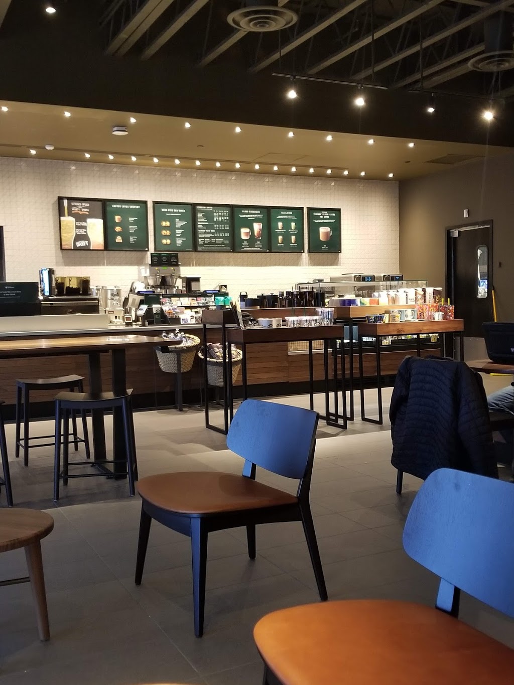 Starbucks | 26361 Fraser Hwy B100, Aldergrove, BC V4W 2Z7, Canada | Phone: (236) 332-1360