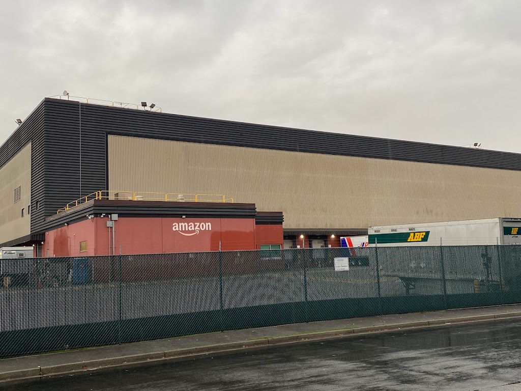 Amazon Fulfillment Centre (YVR3) | 109 Braid St, New Westminster, BC V3L 5H4, Canada | Phone: (866) 216-1072