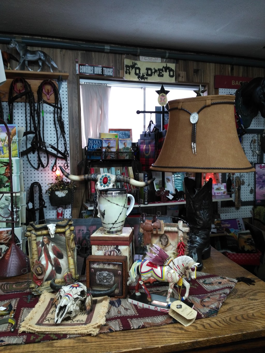 Sellerie Le Cheval Tack Shop | 344 Chemin de la Cité des Jeunes, Saint-Clet, QC J0P 1S0, Canada | Phone: (450) 456-3699