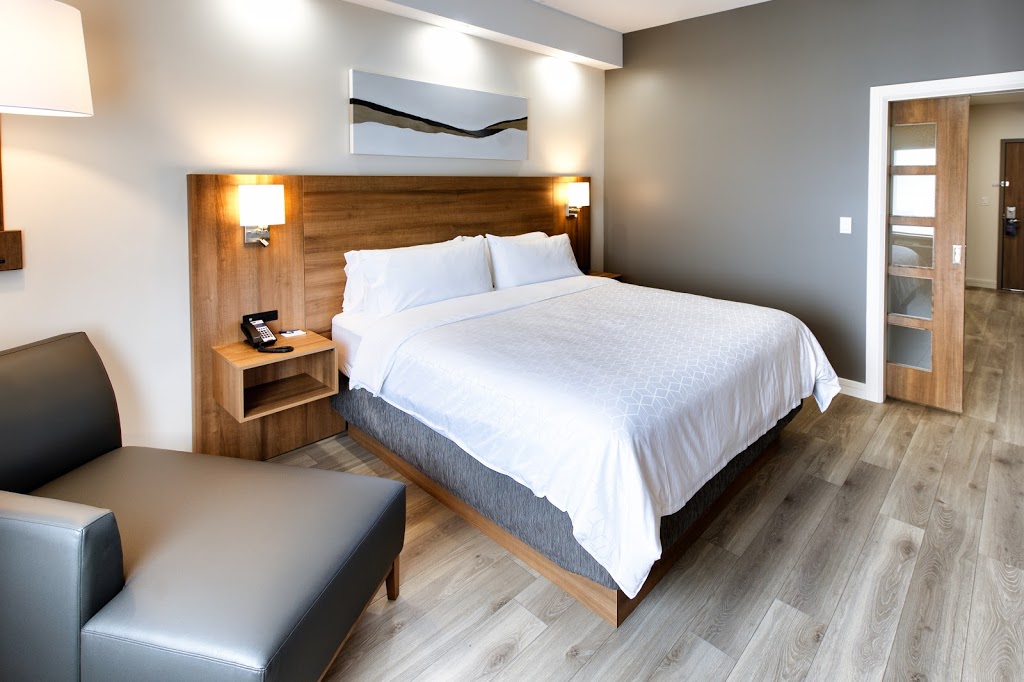 Holiday Inn Express & Suites Trois-Rivieres Ouest | 2000 Rue des Grands Marchés, Trois-Rivières, QC G9B 0Y9, Canada | Phone: (819) 841-4774