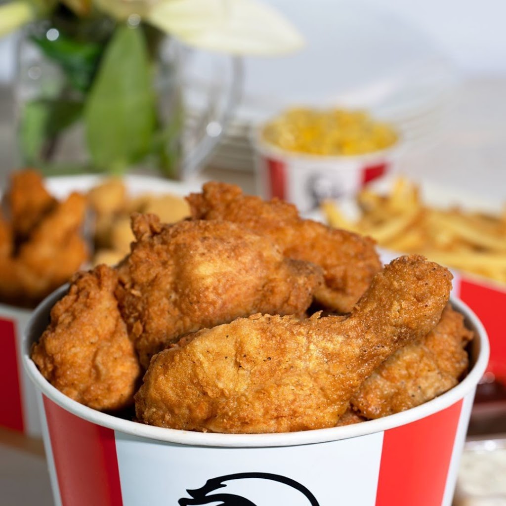 KFC | 14311 23 Ave NW, Edmonton, AB T6R 3E7, Canada | Phone: (780) 988-8000