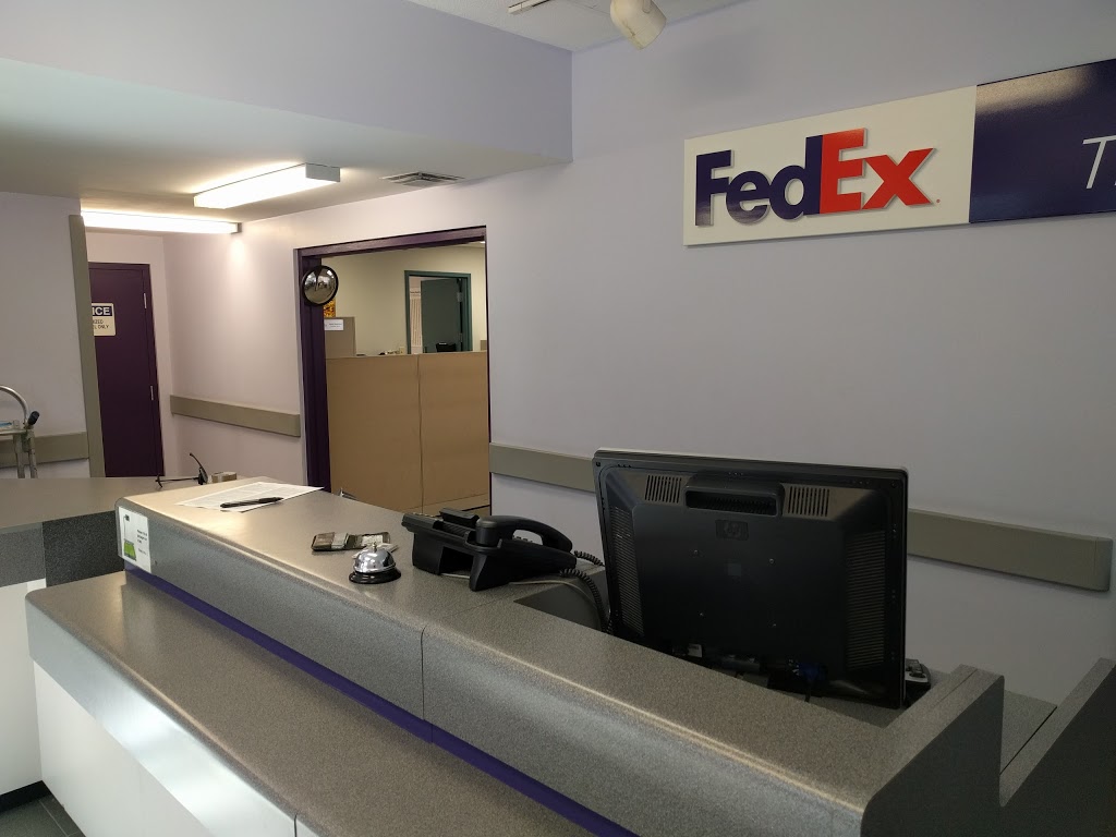 FedEx Ship Centre | 2015 Fisher Dr, Peterborough, ON K9J 6X6, Canada | Phone: (800) 463-3339