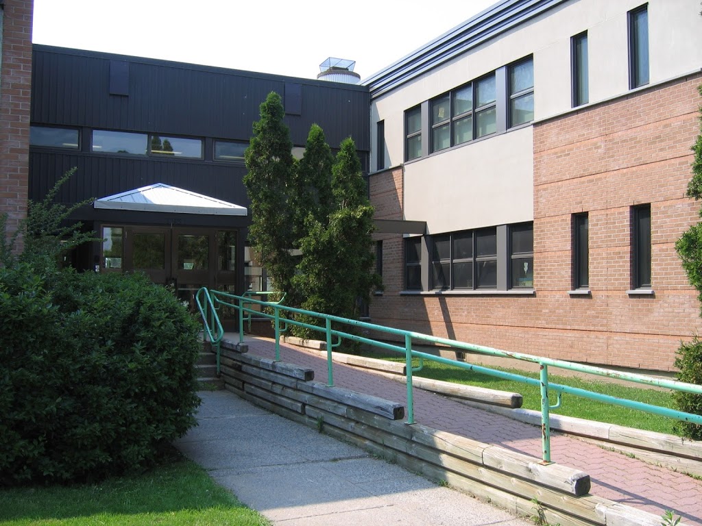 École Louis-Hippolyte-Lafontaine | 795 Rue Benjamin-Loiseau, Boucherville, QC J4B 3T2, Canada | Phone: (450) 655-5288