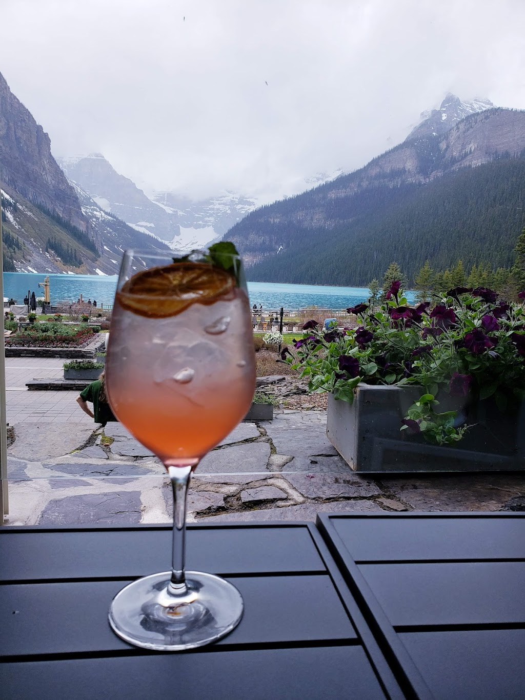 Lakeview Lounge | 111 Lake Louise Dr, Lake Louise, AB T0L 1E0, Canada | Phone: (403) 522-3511