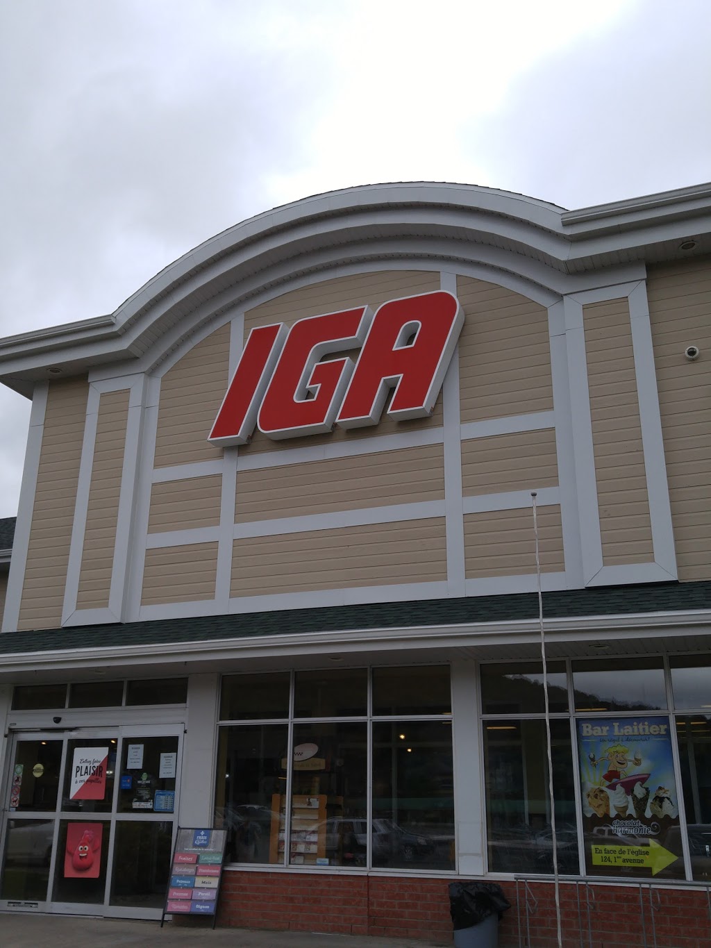 IGA Supermarché Famille Rousseau Stoneham inc. | 335 Chemin du Hibou, Stoneham-et-Tewkesbury, QC G3C 1R9, Canada | Phone: (418) 848-2637