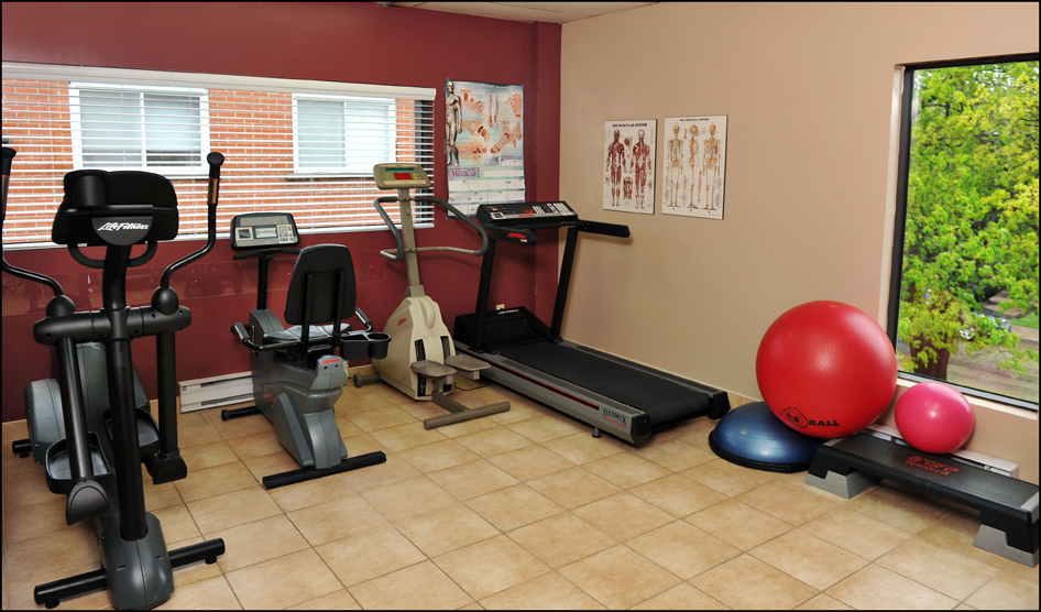 Physiotherapy Clinic Universal Fleury | 2044 Rue Fleury E #206, Montréal, QC H2B 1J2, Canada | Phone: (514) 381-5855