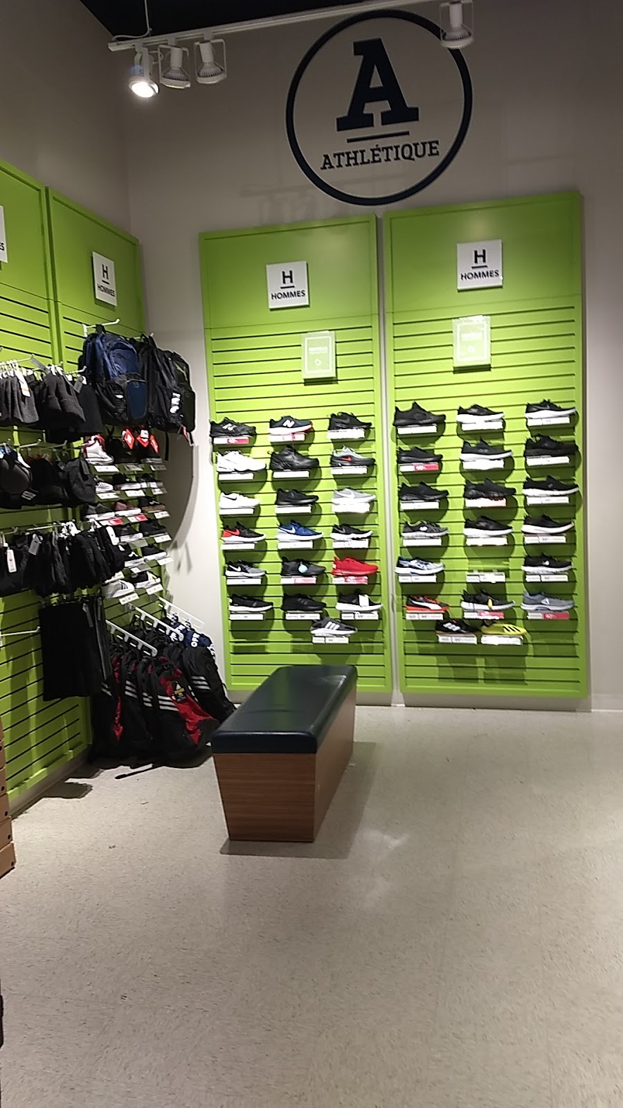 Globo Chaussures | 3050 Boul de Portland #00211, Sherbrooke, QC J1L 1K1, Canada | Phone: (819) 565-8465