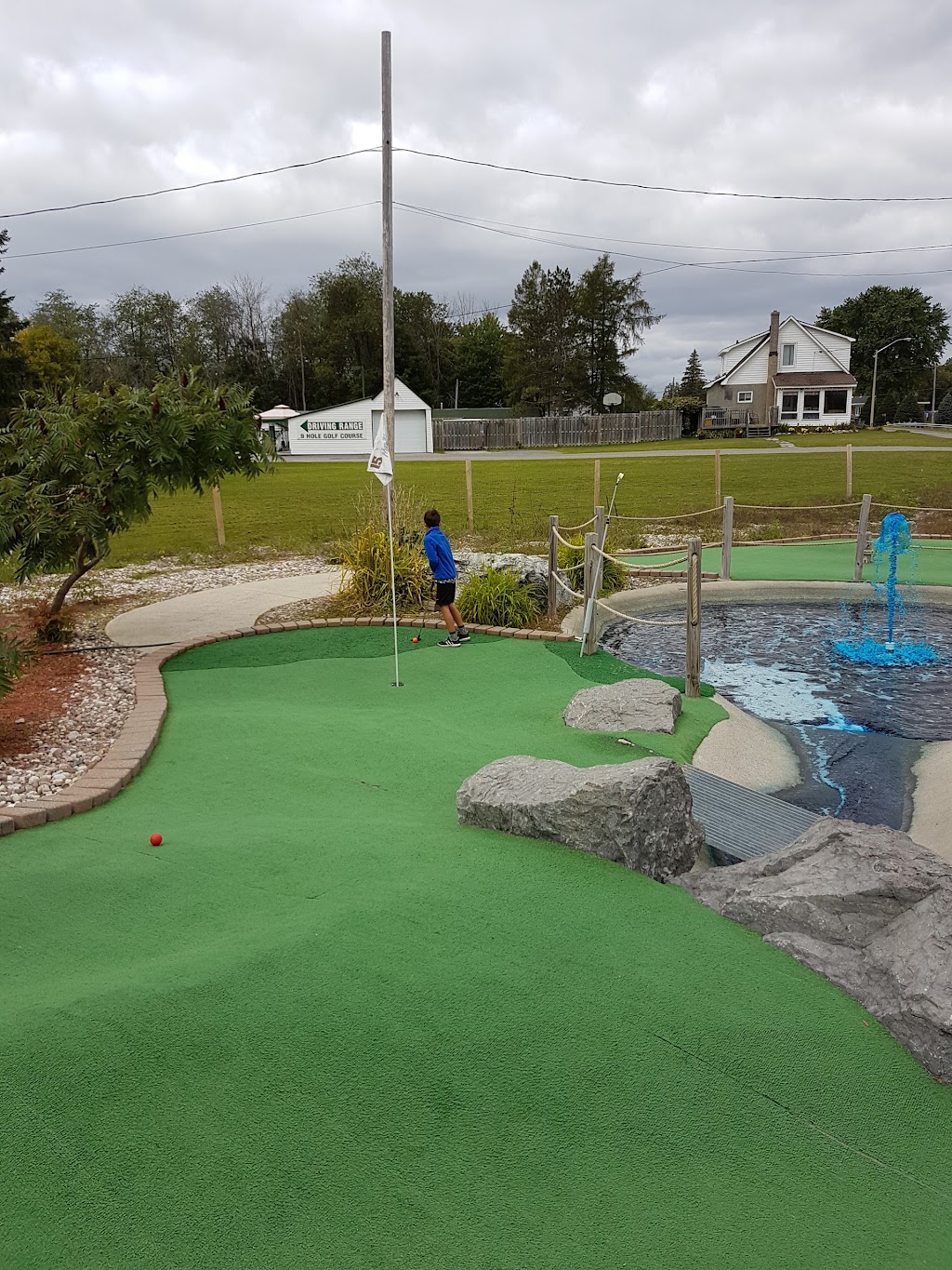 Mer Bleue Miniputt | 3708 Navan Rd, Navan, ON K4B 1H9, Canada | Phone: (613) 824-7900