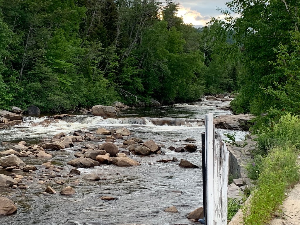 Motel La Gentilhommière | 275 Rue St Laurent, Saint-Siméon, QC G0T 1X0, Canada | Phone: (418) 638-2302