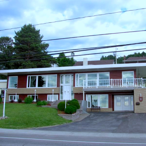 Villa Bellevue | 4631 boul. de, Bd de la Grande-Baie-Sud, La Baie, QC G7B 1H1, Canada | Phone: (418) 590-1292