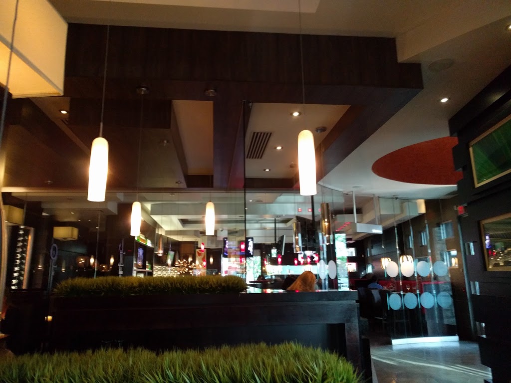 Moxies Grill & Bar | 2959 Argentia Rd, Mississauga, ON L5N 0A2, Canada | Phone: (905) 567-5511