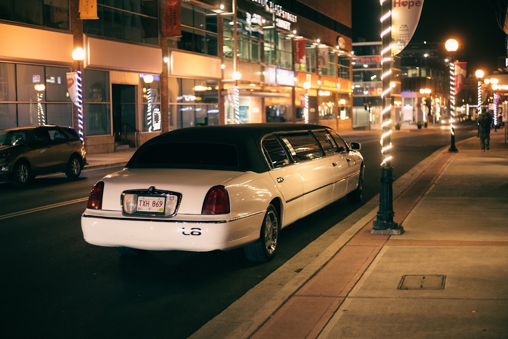 Top Limo Oshawa | 508 Blythwood Square, Oshawa, ON L1K 2R8, Canada | Phone: (647) 807-5466