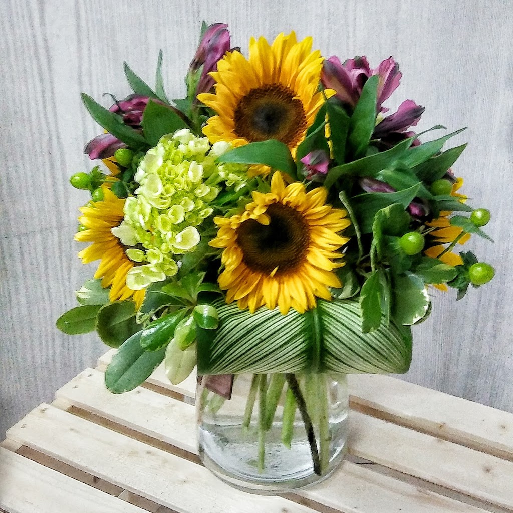 Simply Flowers | 15 Main St S, Newmarket, ON L3Y 3Y1S, Canada | Phone: (905) 715-7707