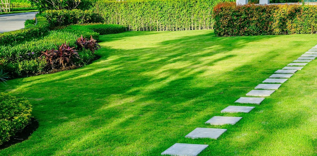 LAW N ORDER Lawn Maintenance | 43 Southcreek Trail, Guelph, ON N1G 4Y9, Canada | Phone: (226) 343-3315