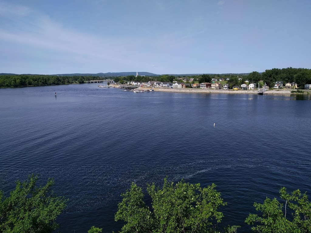 The Boathouse Restaurant | Sir George-Étienne Cartier Pkwy, Ottawa, ON K1M 0A2, Canada | Phone: (613) 744-5253