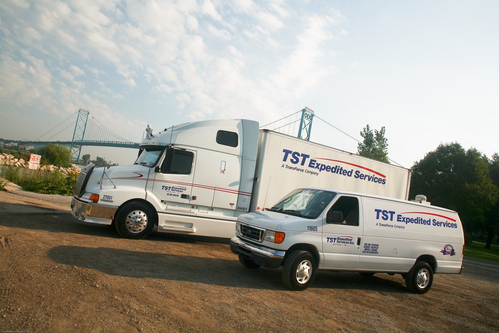 TST Expedited Services | 710 Sprucewood Ave, Windsor, ON N9C 0B2, Canada | Phone: (519) 972-8111