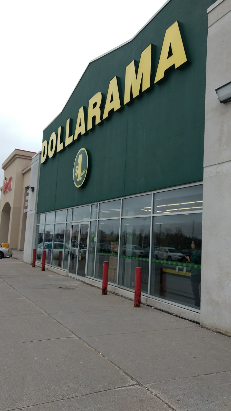 Dollarama | Woodland Hills, 17940 Yonge St, Newmarket, ON L3Y 8S4, Canada | Phone: (905) 895-0980