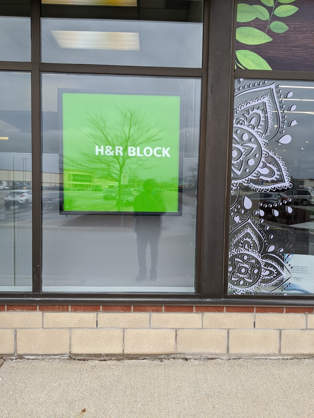 H&R Block | 210 North Service Rd W P1030, Oakville, ON L6M 2Y2, Canada | Phone: (905) 842-7600