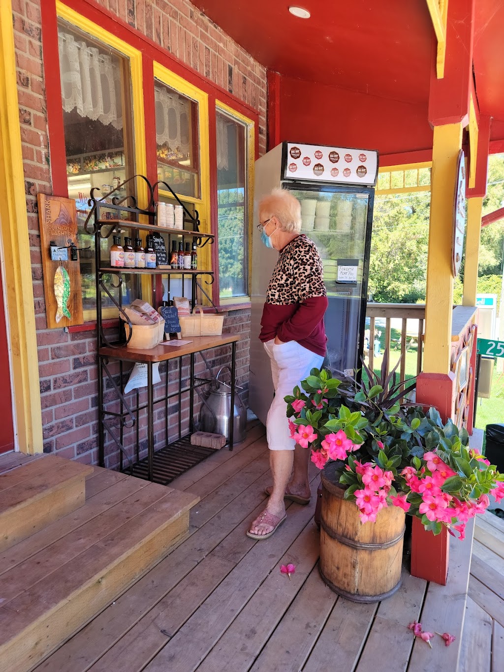 Big Bay General Store | 250854 Big Bay Side Rd, Wiarton, ON N0H 2T0, Canada | Phone: (519) 534-3730